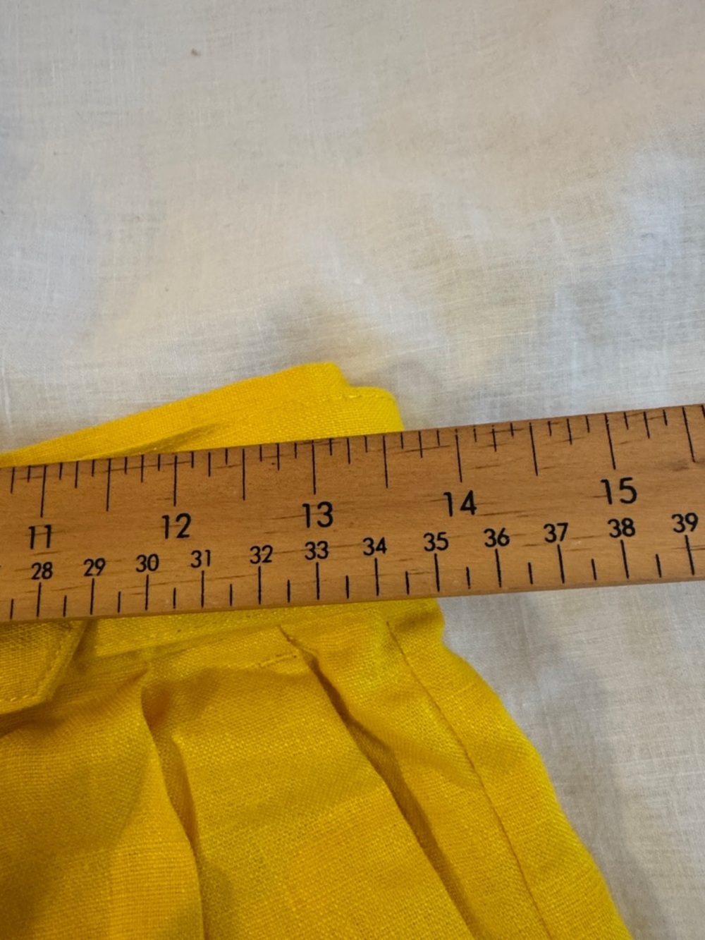 Banana Republic, tailored yellow linen shorts, womens 0.  A summer classic - Picture 4 of 12